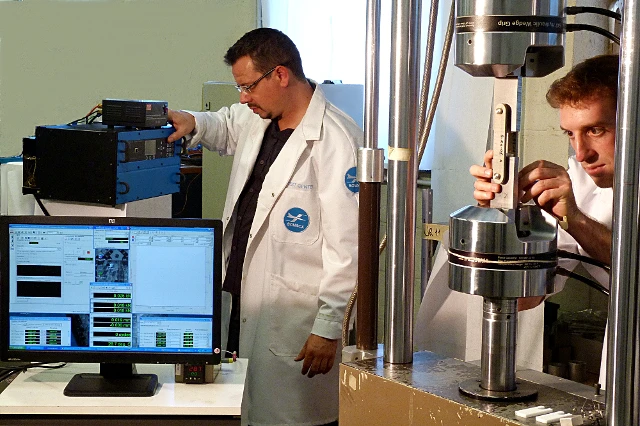 Environnemental & fatigue testing, material characterisation